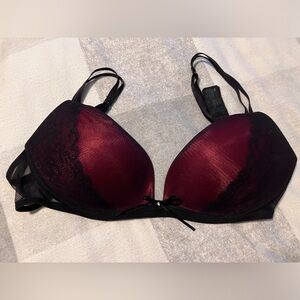 Beautiful push-up bra!